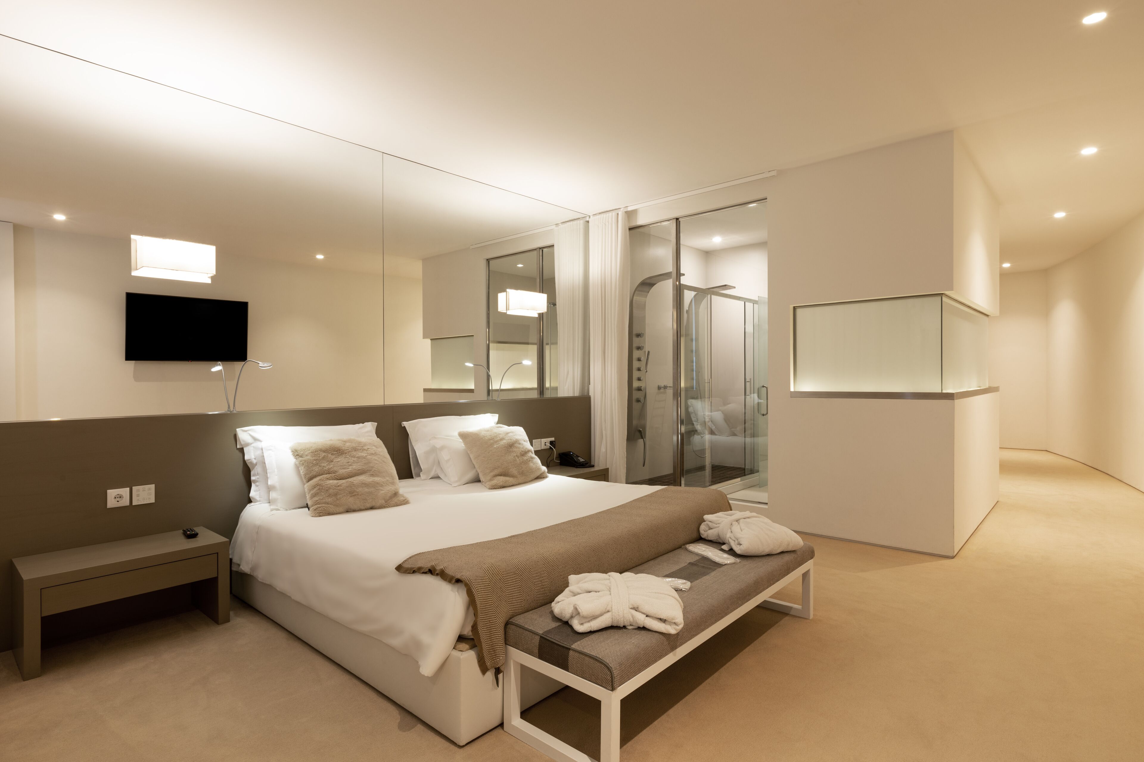 master suite | minibar, in-room safe, desk, blackout curtains
