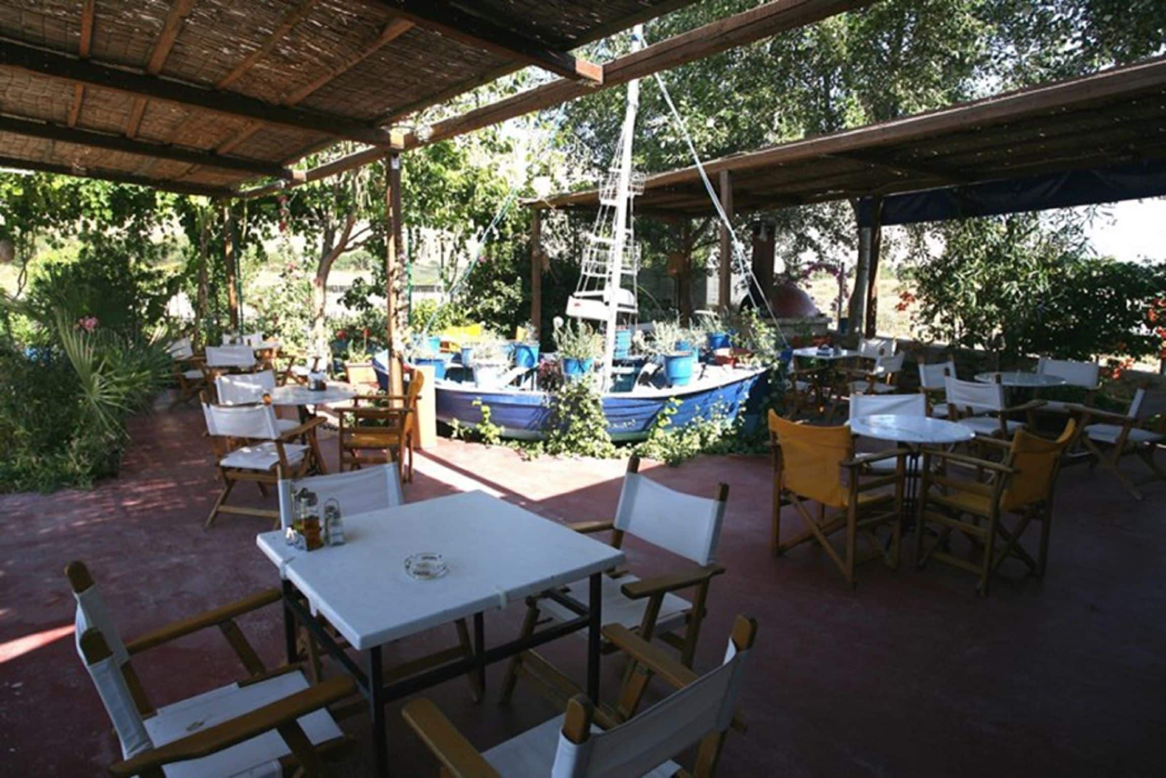 Desayuno continental (EUR 5 por persona) 