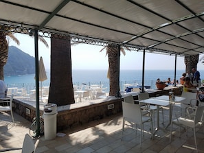 2 bares/lounges, bar na cobertura