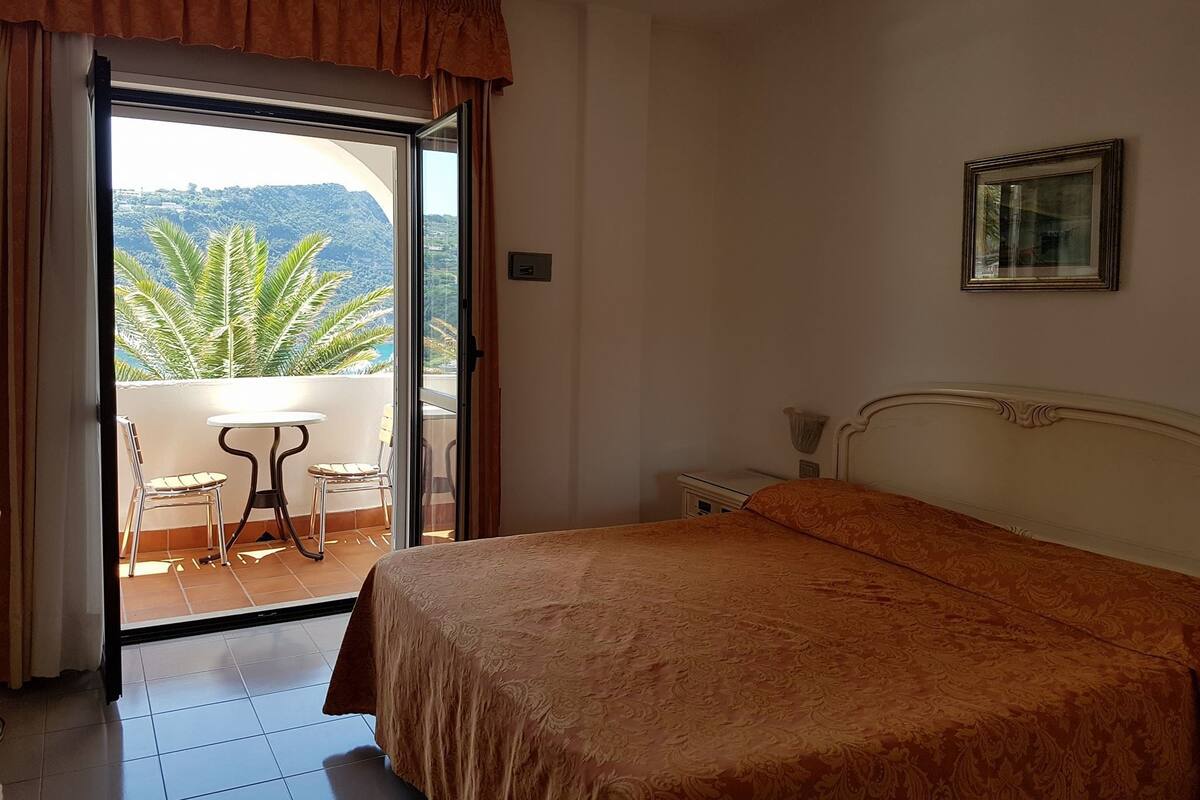 Double or Twin Room, Sea View | 1 bedroom, desk, cribs/infant beds, free WiFi