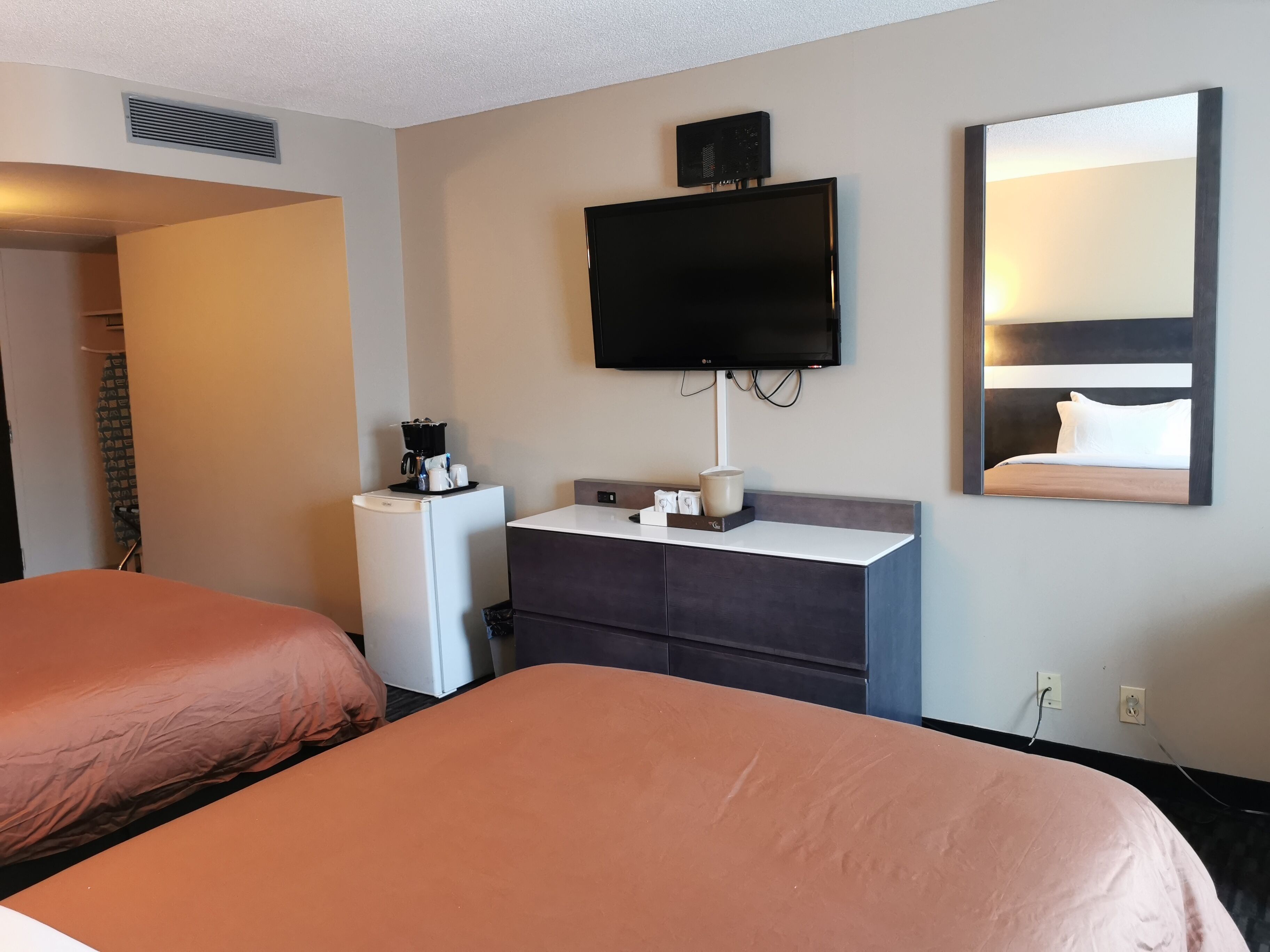 room, 2 double beds | desk, soundproofing, iron/ironing board, free wifi