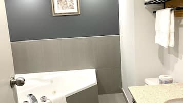 Suite, 1 Queen Bed, Non Smoking, Jetted Tub | Bathroom | Combined shower/tub, free toiletries, hair dryer, towels