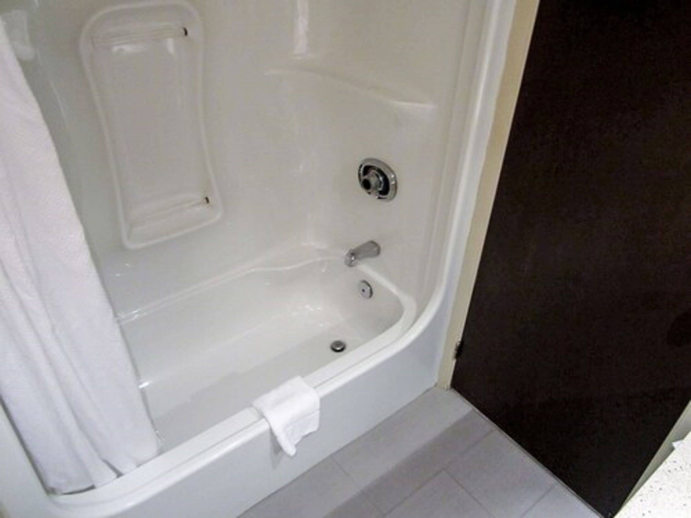 room, 2 double beds | bathroom | combined shower/bathtub, free toiletries, hair dryer, towels