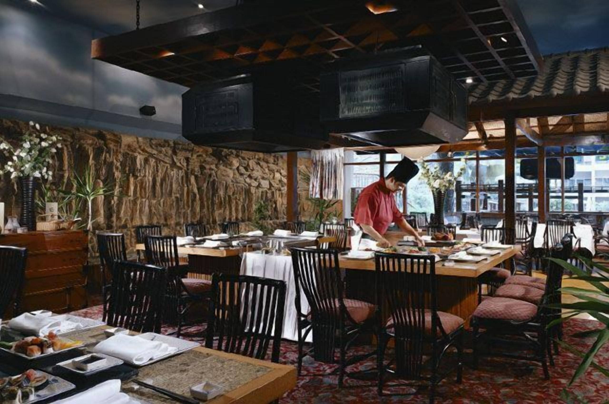 Breakfast, lunch and dinner served