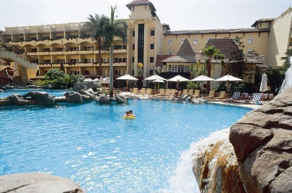 Outdoor pool, open 10:00 AM to 6 PM, pool umbrellas, pool loungers