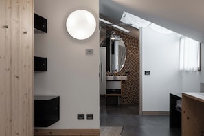 Junior Suite | Minibar, in-room safe, desk, soundproofing - Hotel Orso Grigio (Cavalese)
