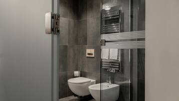 Superior Double Room | Bathroom