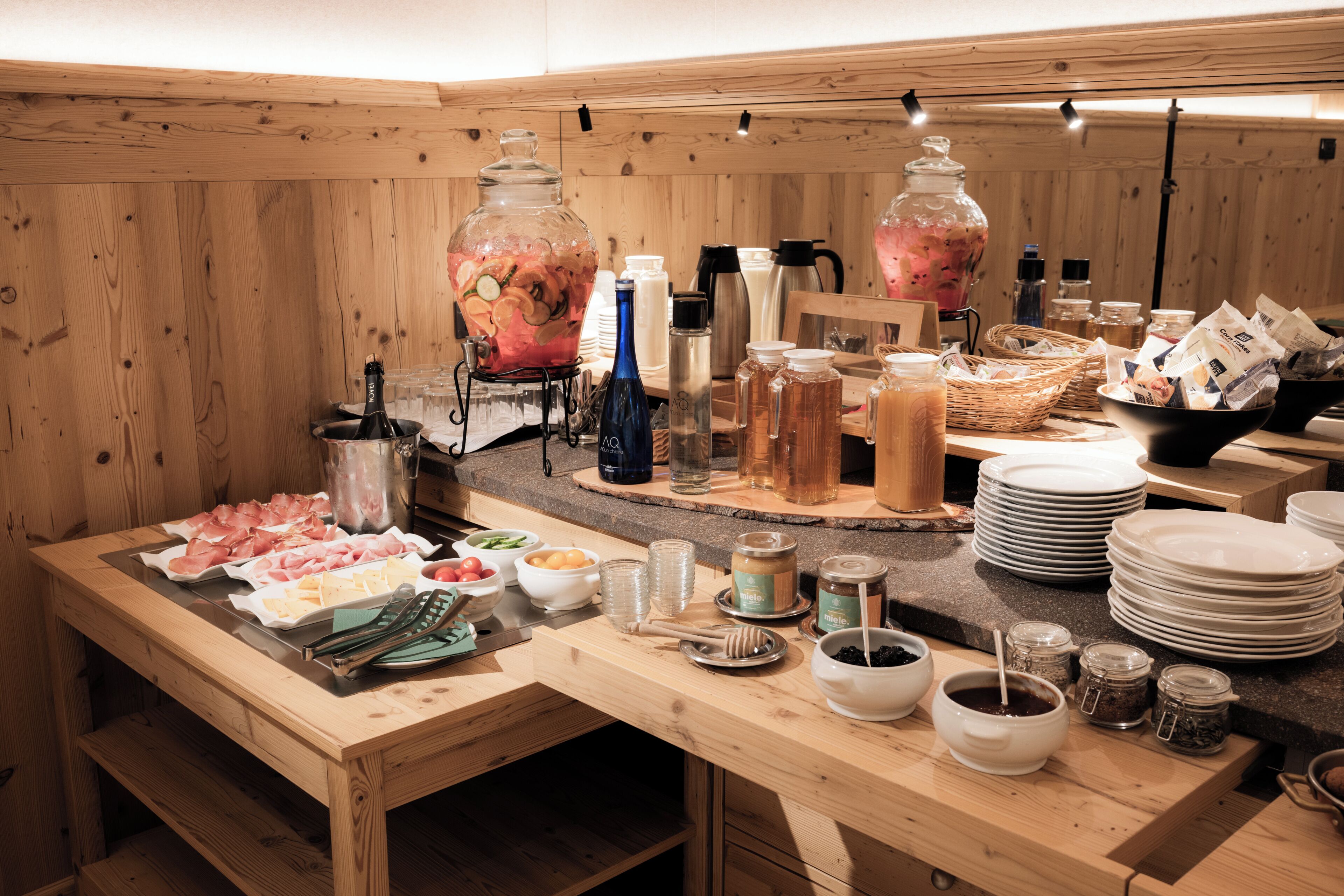 Daily cooked-to-order breakfast (EUR 15 per person)