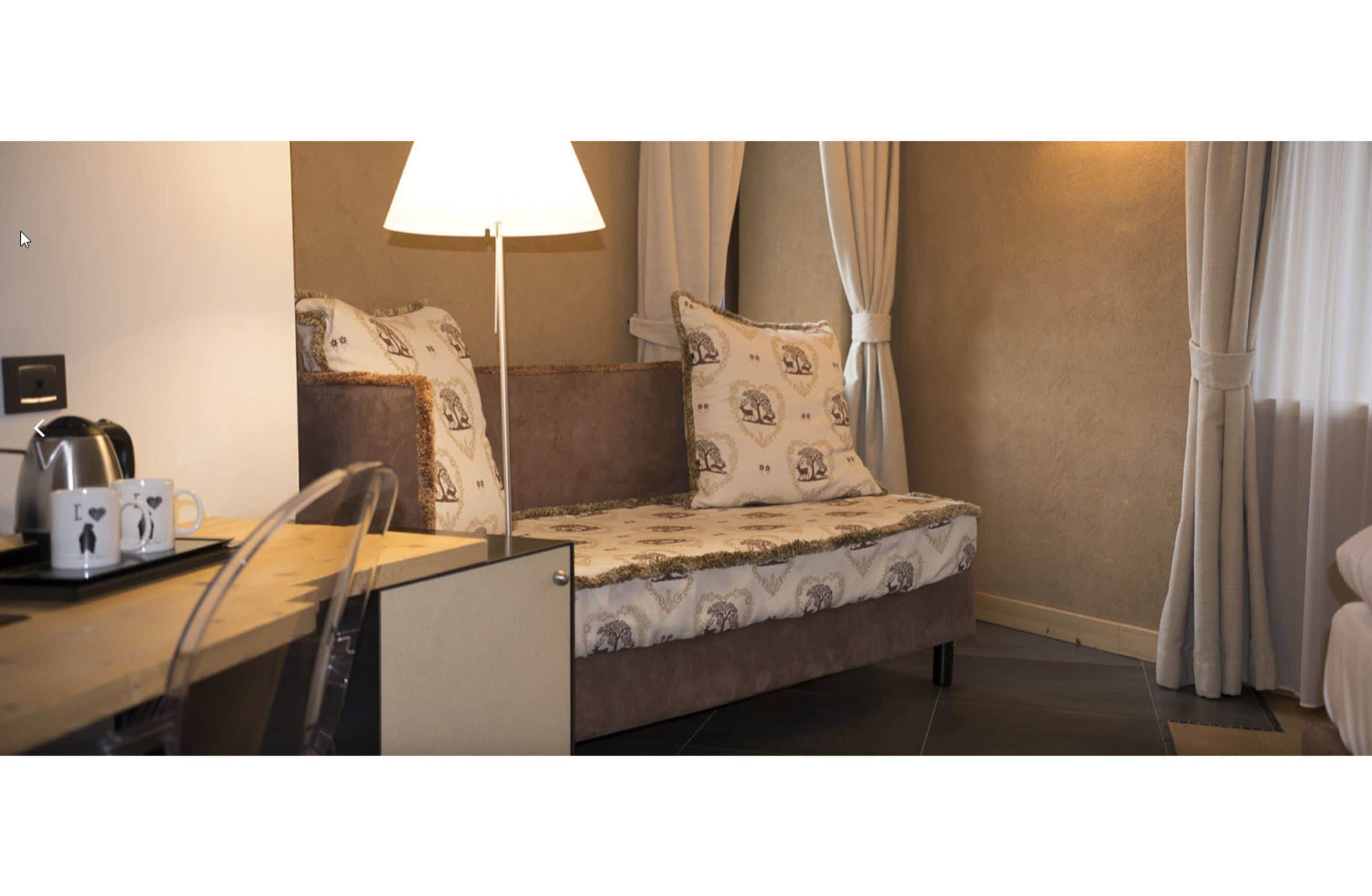 junior suite | minibar, in-room safe, desk, soundproofing