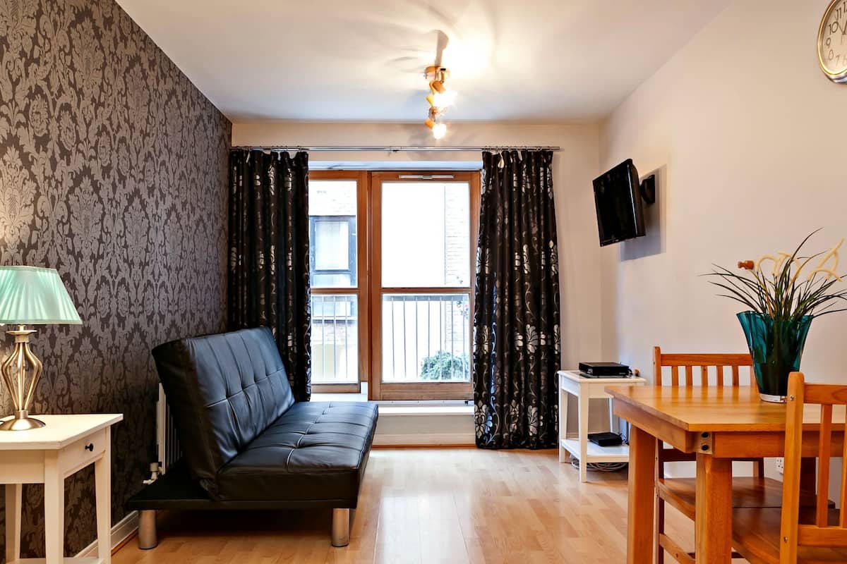 Apartment (4 Adults) | Zimmersafe, Bügeleisen/Bügelbrett, kostenloses WLAN
