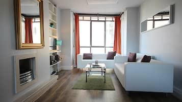 Leilighet, 2 soverom (4 people) | Oppholdsrom | Flatskjerm-TV