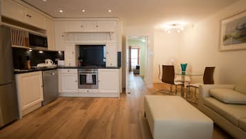 Apartment, 2 Bedrooms (4 people) | Private kitchen | Coffee/tea maker, cookware/dishes/utensils