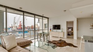 Standard-Apartment, 2 Schlafzimmer | Wohnbereich
