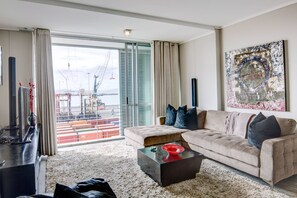 Superior Apartment, 2 Bedrooms | Living area