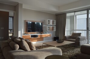 Superior appartement, 2 slaapkamers | Woonkamer | Flatscreentelevisie en een dvd-speler