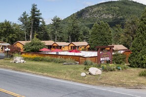 Building design - King Hendrick Motel (Lake George)