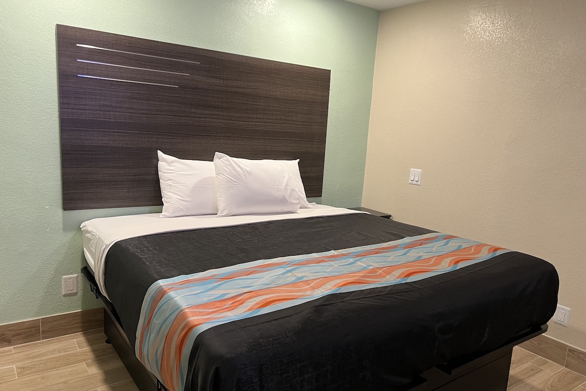 Basic Room | Individually furnished, desk, laptop workspace, free WiFi