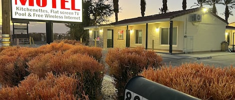 Individueel gemeubileerd, een bureau, een laptopwerkplek, gratis wifi