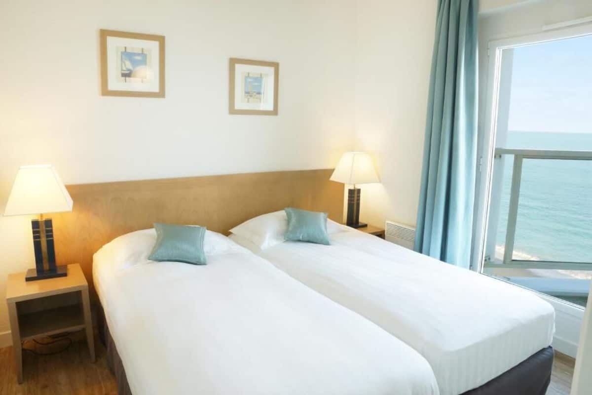 Soundproofing, iron/ironing board (on request), free WiFi, bed sheets