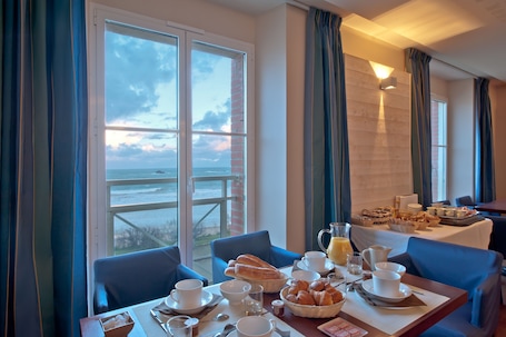 Daily buffet breakfast (EUR 12 per person)