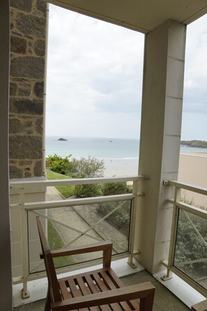 Apartment, 1 Bedroom, Partial Sea View | Soundproofing, iron/ironing board, free WiFi, bed sheets