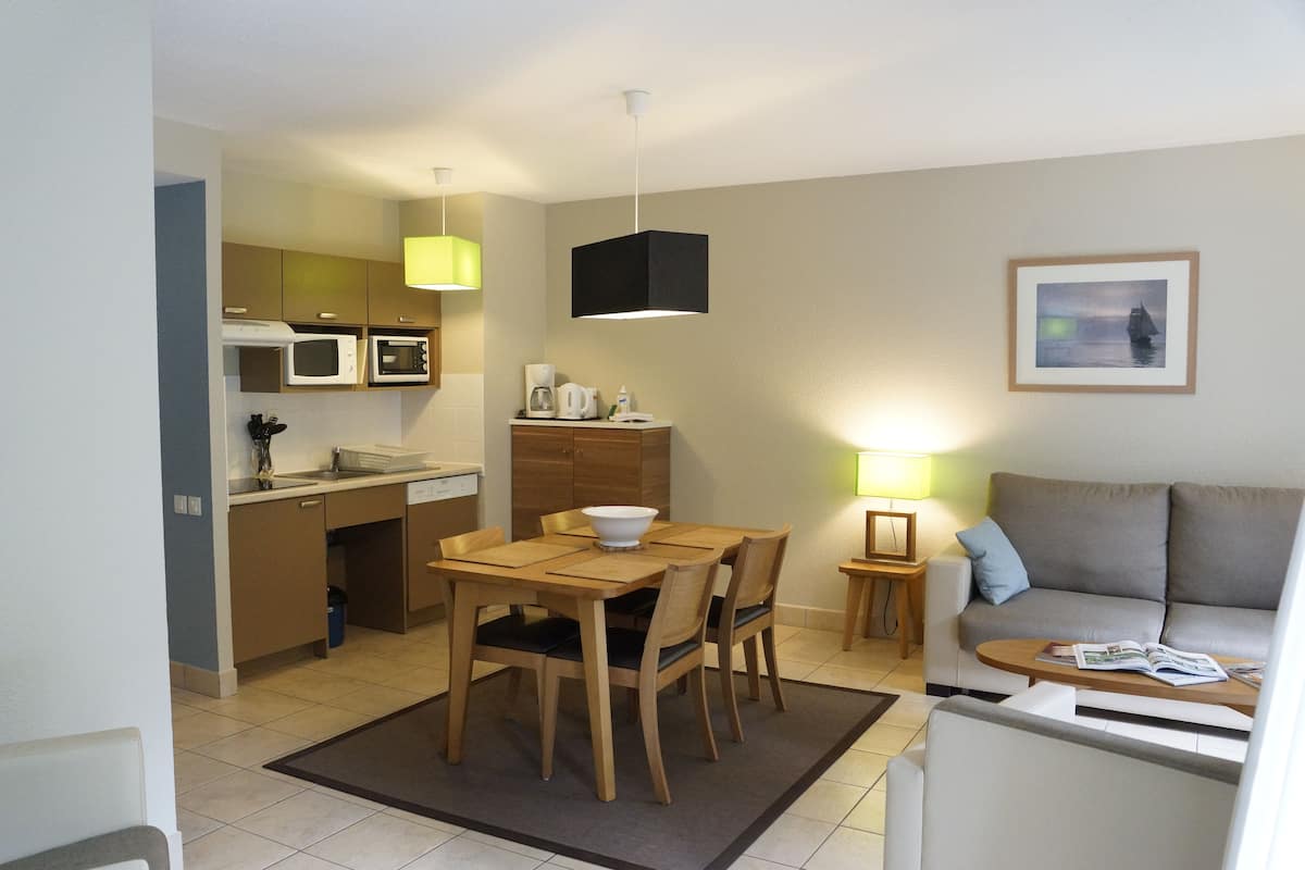 Apartment, 1 Bedroom (Sud) | Soundproofing, iron/ironing board (on request), free WiFi, bed sheets