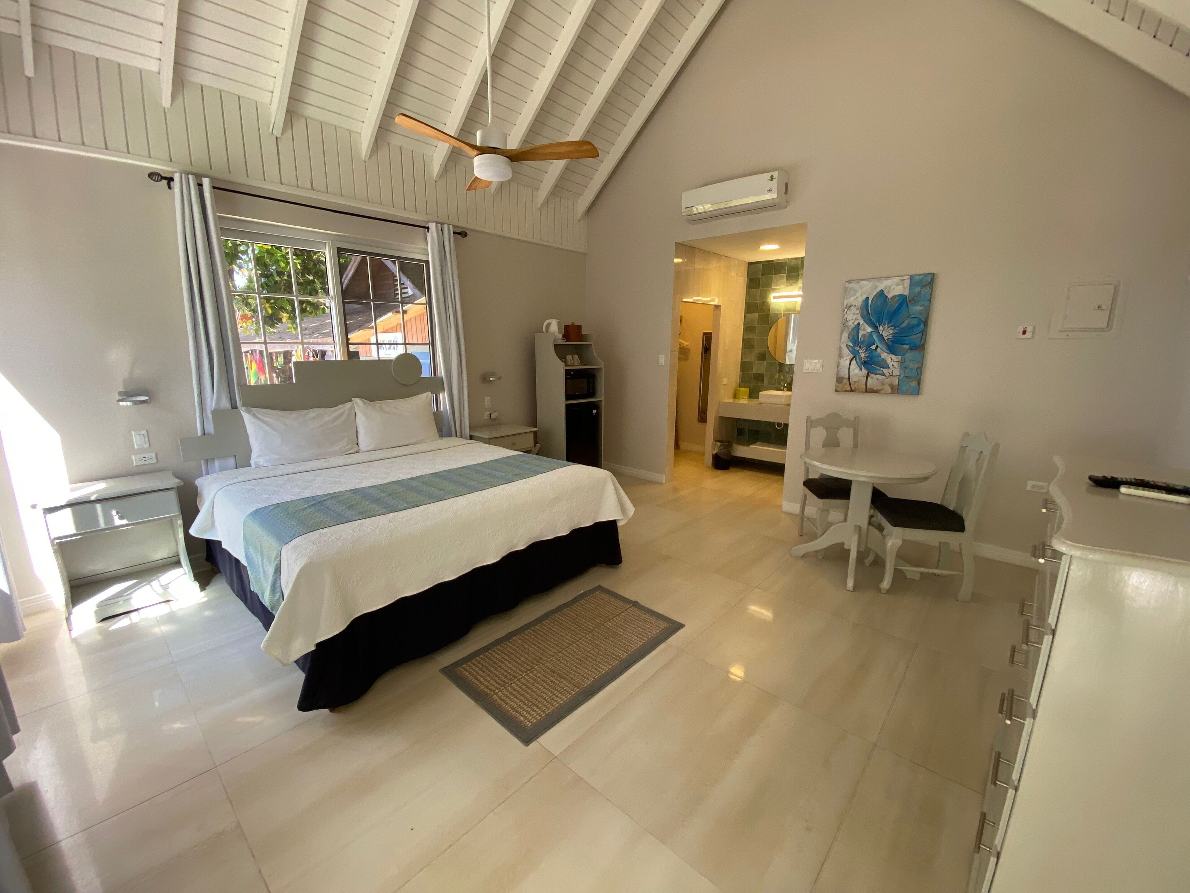 32-inch tv with premium tv channels