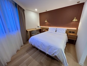 Down duvets, free minibar, desk, blackout curtains - Fooyee Hotel Wenxinzq (Taichung)