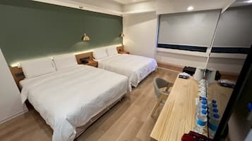 Family Quadruple Room, 2 Queen Beds