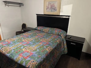 Iron/ironing board, free WiFi - Searle Motel (Long Beach)