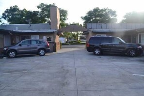 Exterior - Searle Motel (Long Beach)