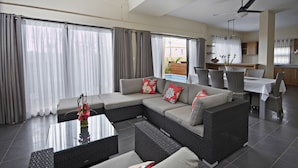 4 Bedroom Villa with Private Pool  | 起居区