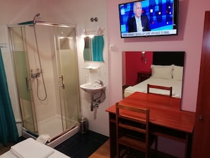 Double Room, Shared Bathroom | Room amenity