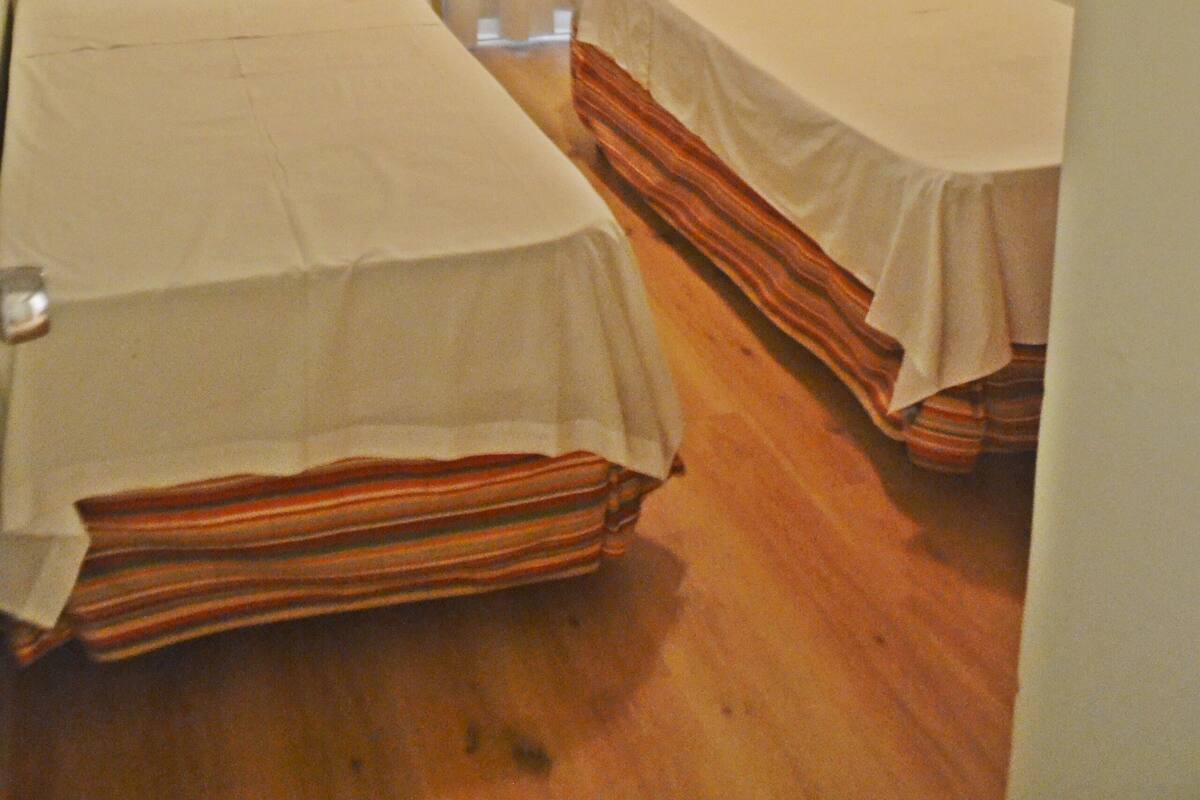 Minibar, wifi gratis y ropa de cama 