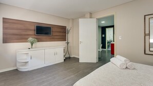 Standard Single Room | Blackout drapes, WiFi (free), bed sheets - Hotel Lavenue (Curitiba)