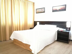 Executive Room | Premium bedding, minibar, in-room safe, soundproofing