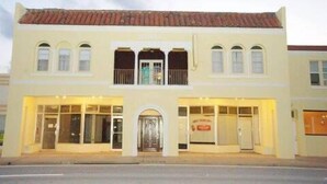 Front of property - evening/night - The Upper Level - A Hotel Alternative (West Palm Beach)