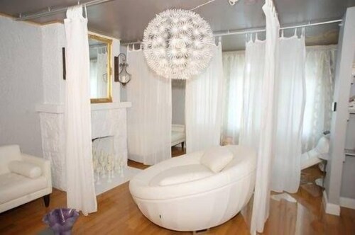 The Upper Level - A Hotel Alternative