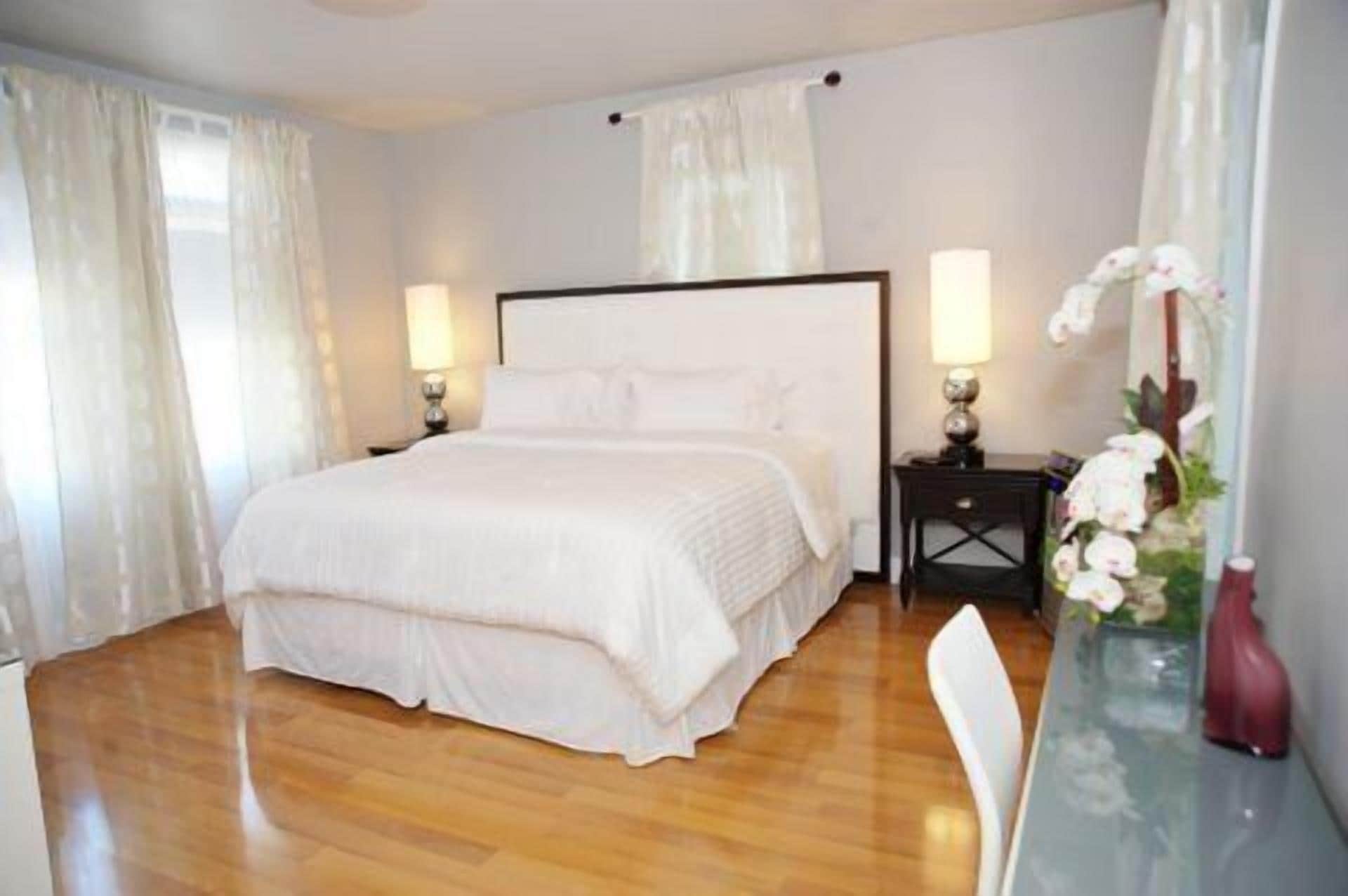 Egyptian cotton sheets, premium bedding, down duvets, pillow-top beds