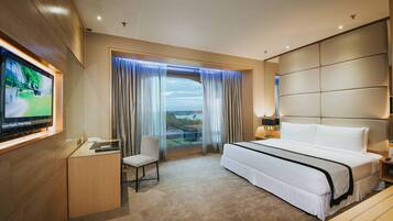 Minibar, in-room safe, desk, iron/ironing board