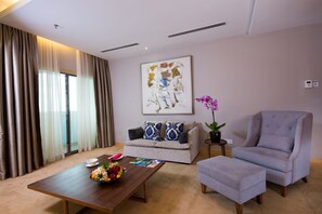 基本套房 | 迷你吧、客房內保險箱、書桌、熨斗/熨衣板