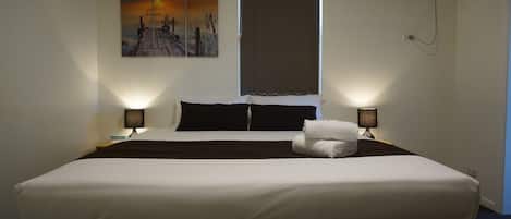 Family Room | Hypo-allergenic bedding, free WiFi, bed sheets