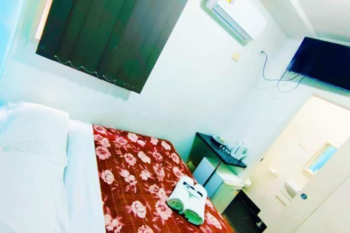 Hypo-allergenic bedding, free WiFi, bed sheets