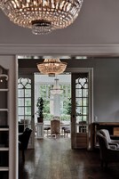 供应早餐和晚餐，法国菜，海景