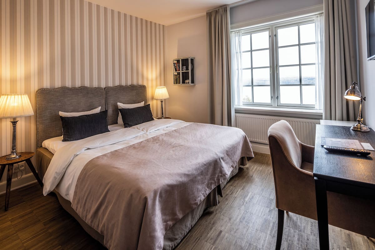 Standard-Doppelzimmer, Meerblick | 1 Schlafzimmer, hochwertige Bettwaren, Schreibtisch