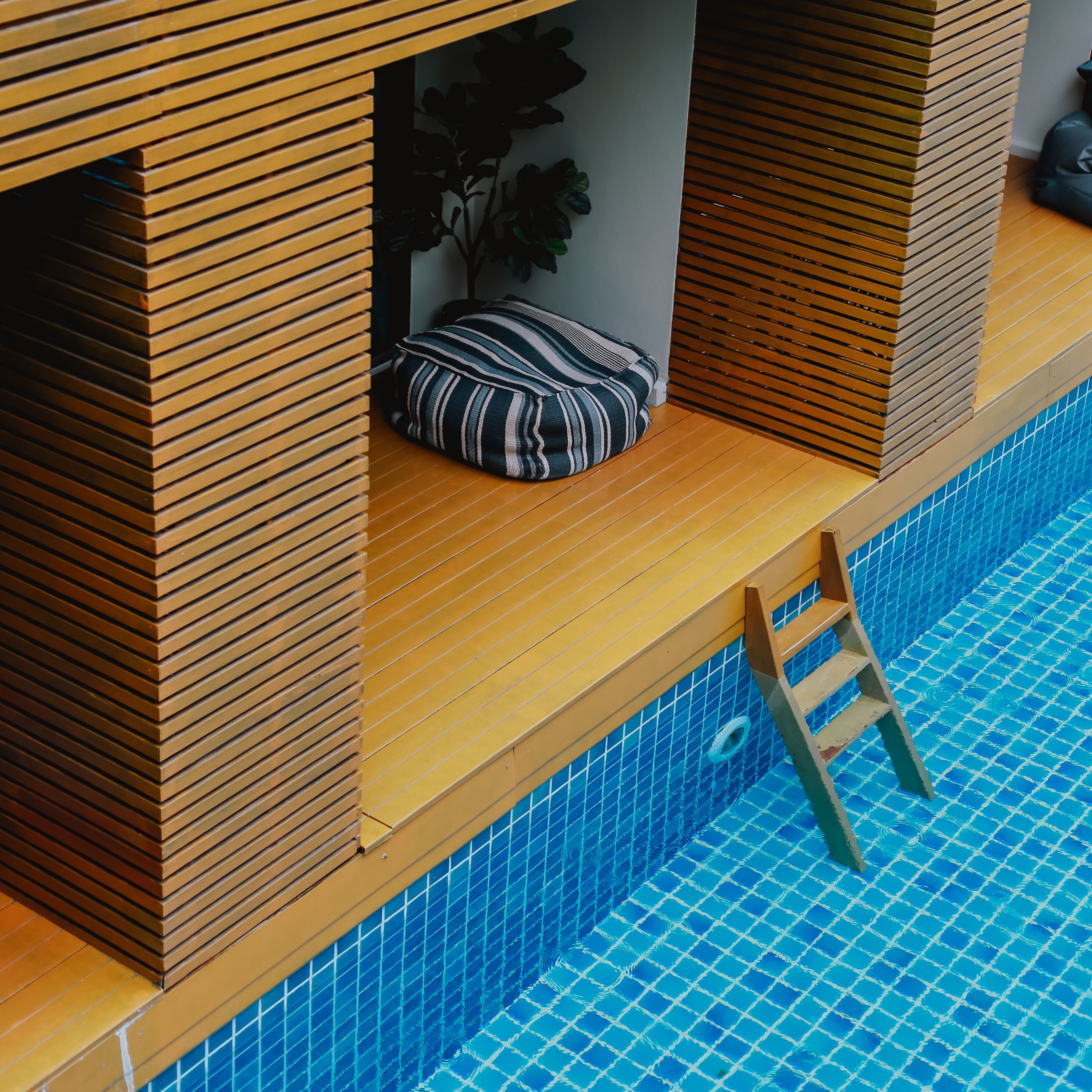 42-inch lcd tv with cable channels, tv