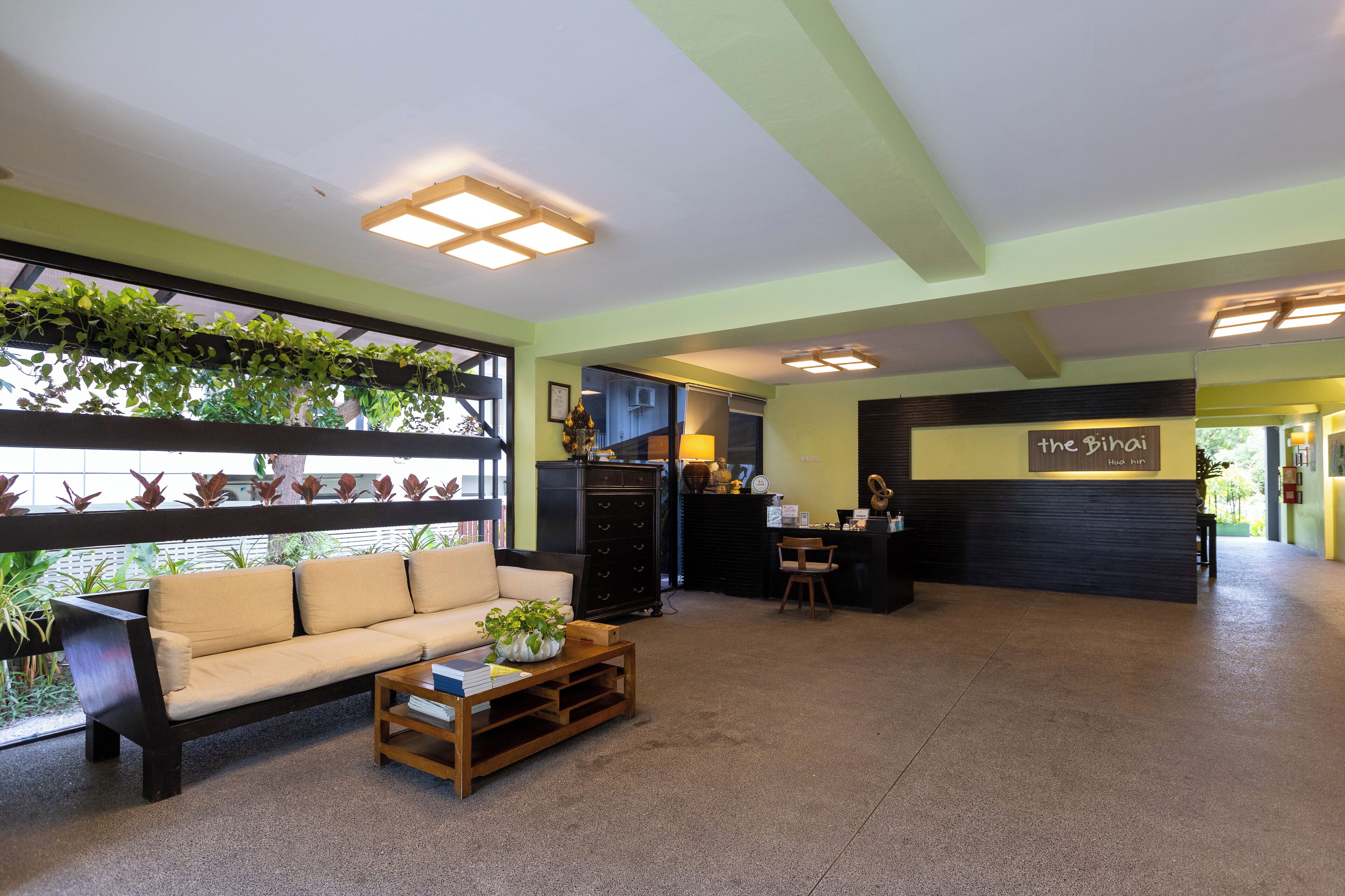 42-inch lcd tv with cable channels, tv