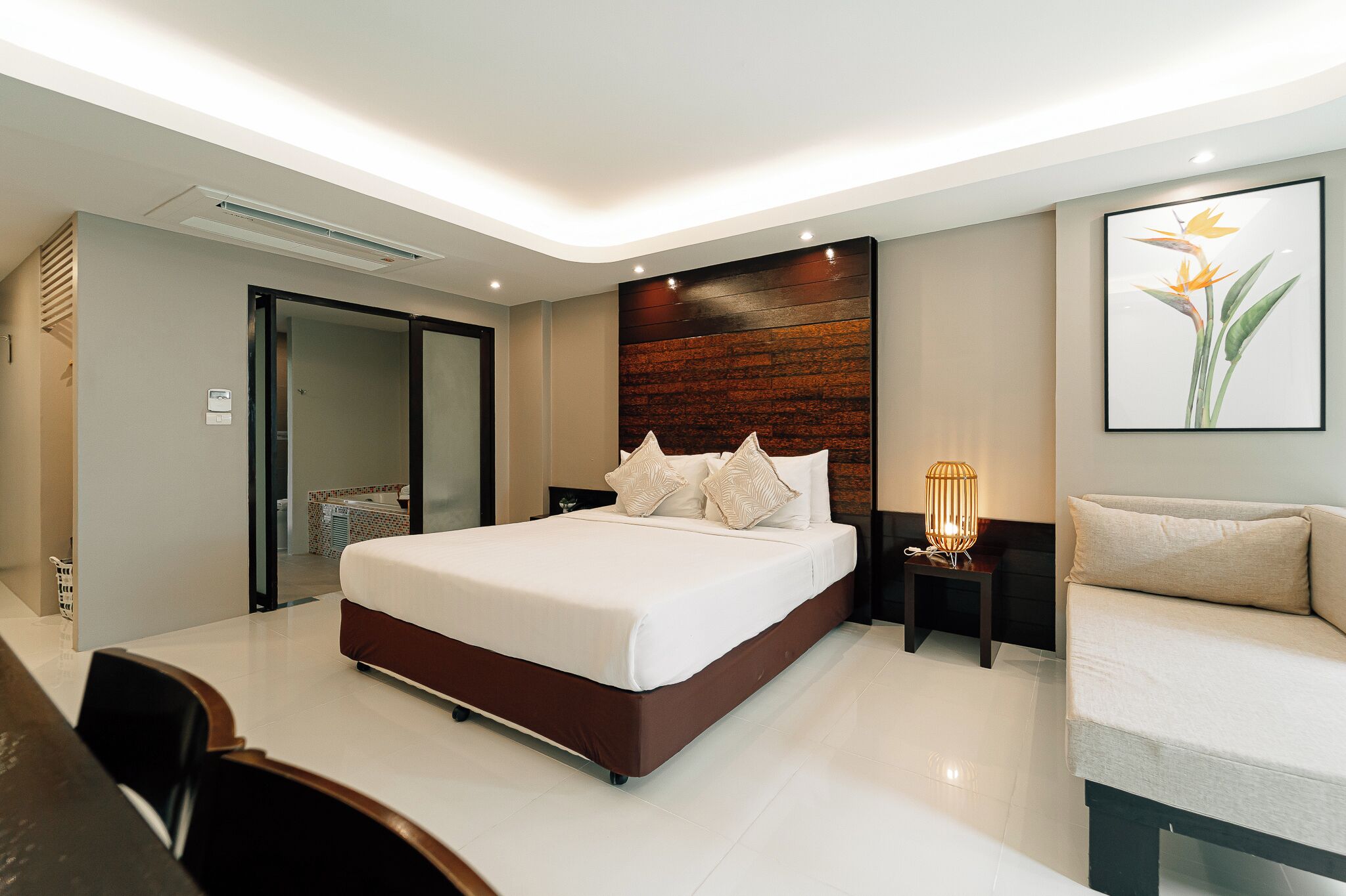 Minibar (inkludert), skrivebord, wi-fi (inkludert) og sengetøy