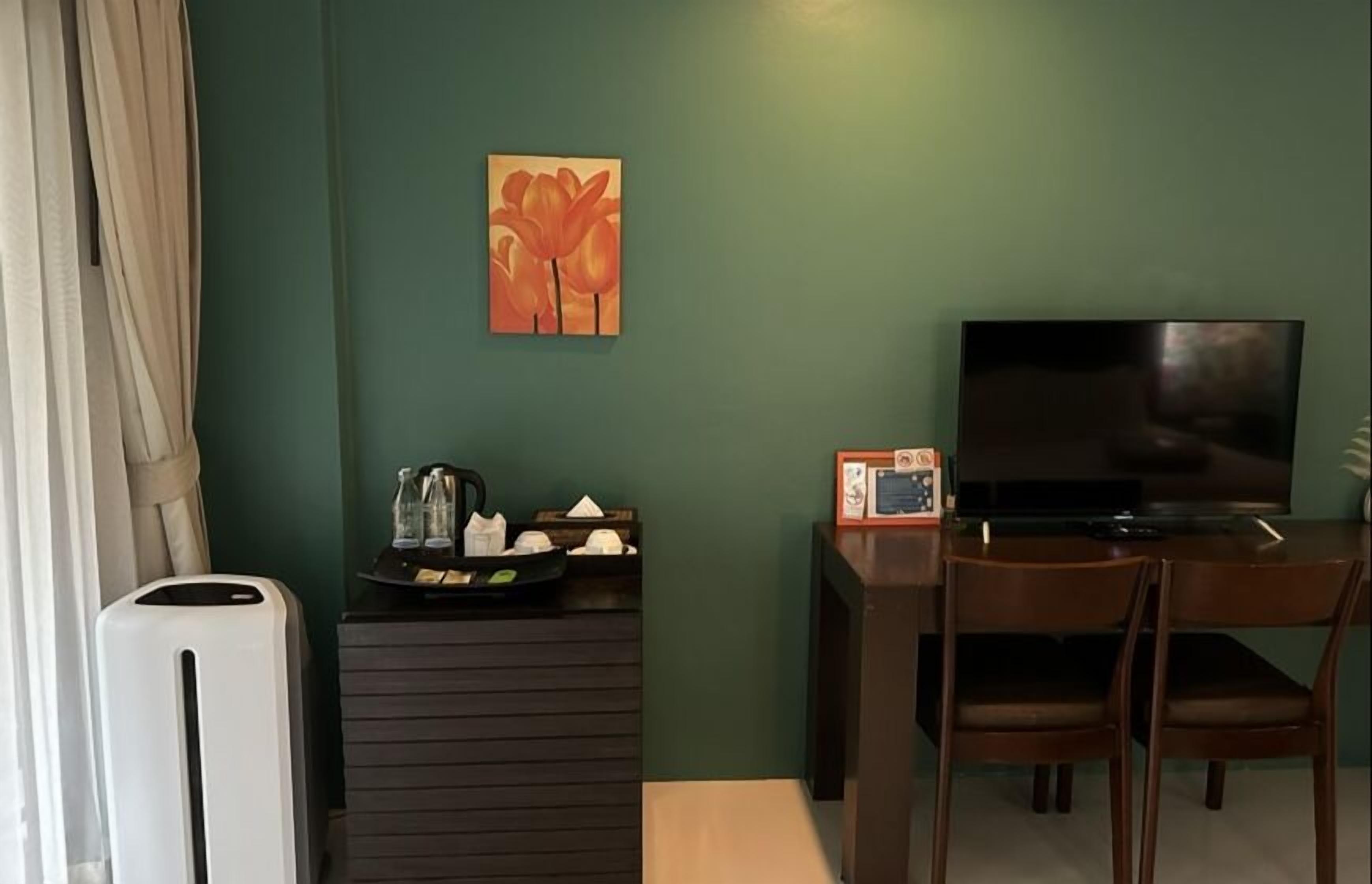 deluxe balcony king bed | 1 bedroom, free minibar, desk, free wifi