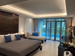 Rom – deluxe, 1 dobbeltseng, adgang til basseng, bassengutsikt | Minibar (inkludert), skrivebord, wi-fi (inkludert) og sengetøy